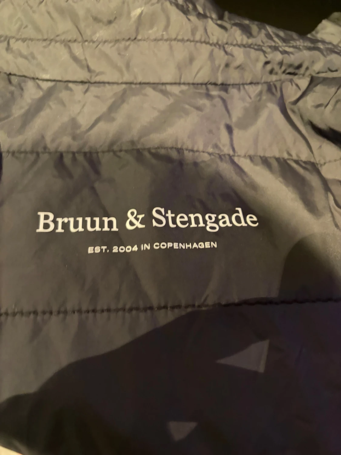 Svart rock från Bruun & Stengade