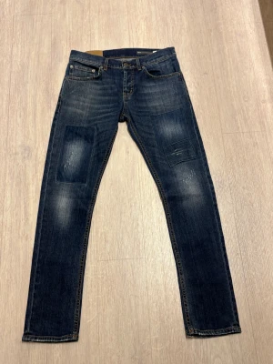 Dondup jeans  - Skick 10/10 som nya| storlek 29| Modellen heter Mius| Sitter ganska slim på| 