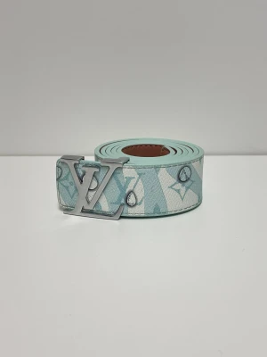 Lv Bälte - Säljer ett helt nytt bälte, aldrig använd. Storlek 110. Snabb frakt fraktas inom 24h efter köp. Kan härmas i Haninge, skriv gärna vid fler frågor.