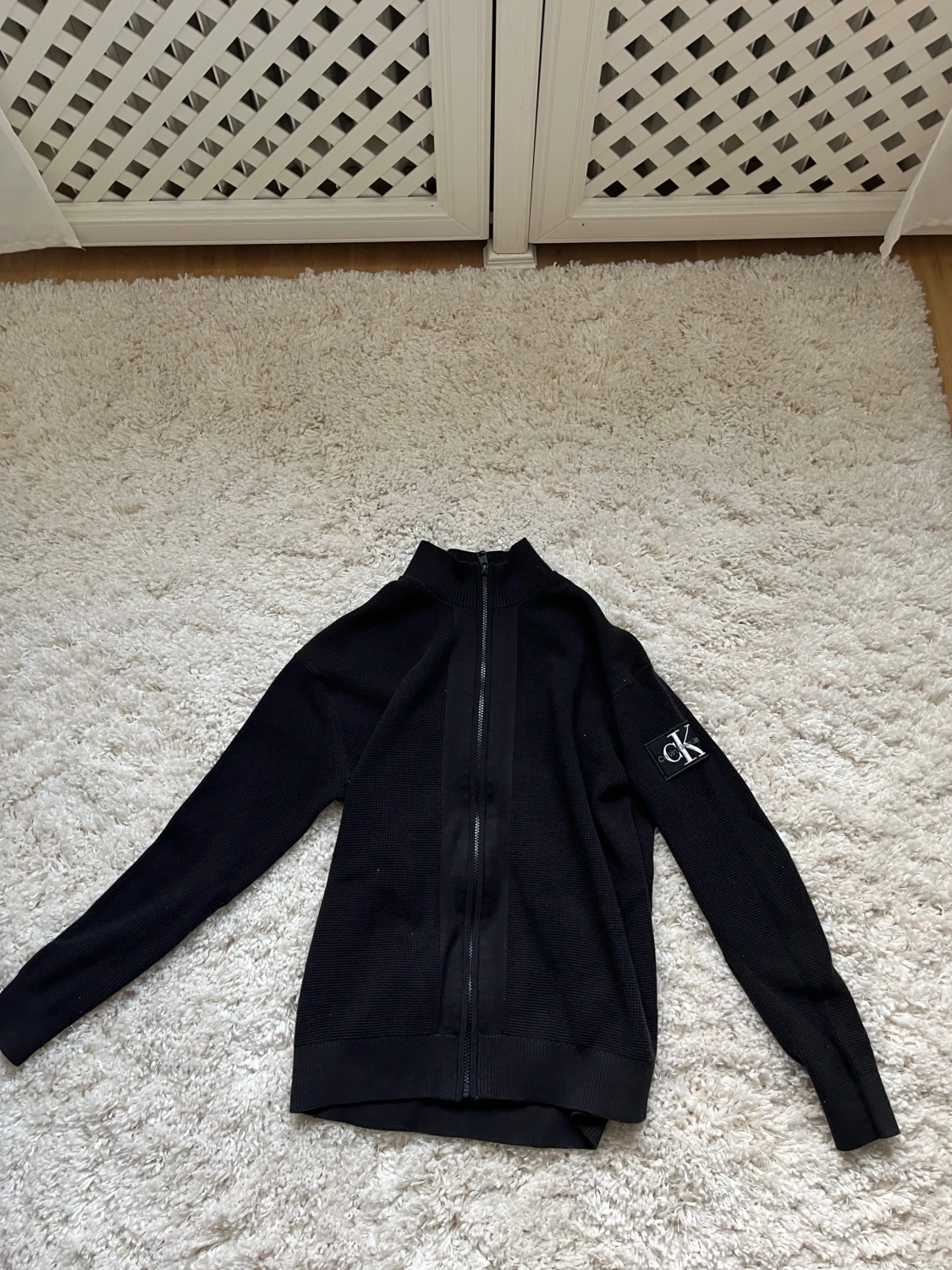 Svart stickad kofta från Calvin Klein