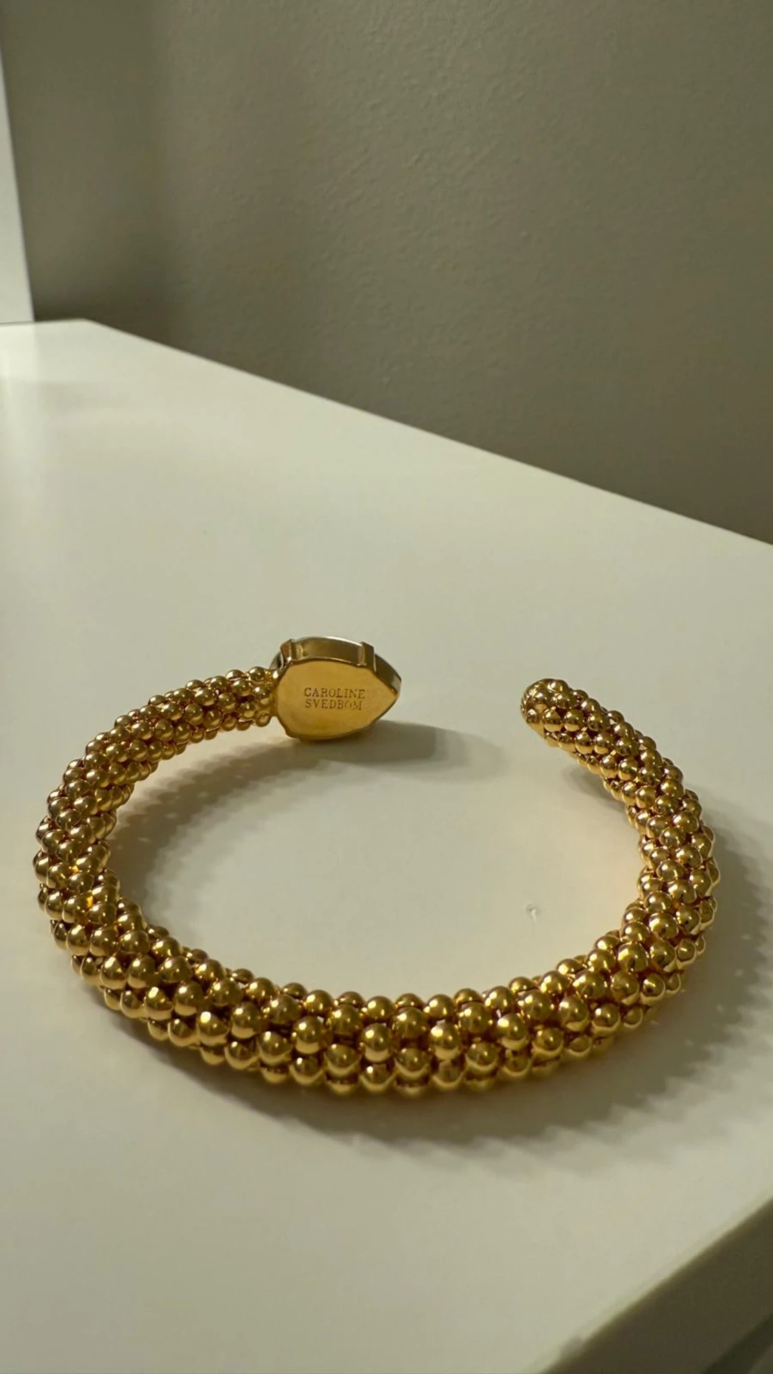 Guldfärgat armband Caroline Svedbom - 2