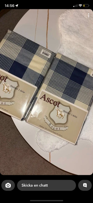 Två bädsätt helt nya 270 kr två pack - Ingen elektronikprodukt identifierad på bilden. Bilden visar två bäddset från Ascot, men dessa är inte elektronik. Vänligen ladda upp en bild på en elektronisk produkt för att få en relevant beskrivning.