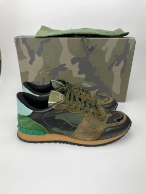 Valentino rockrunners  - BLACK FRIDAY REA!! Valentino skor. Hör av dig vid frågor