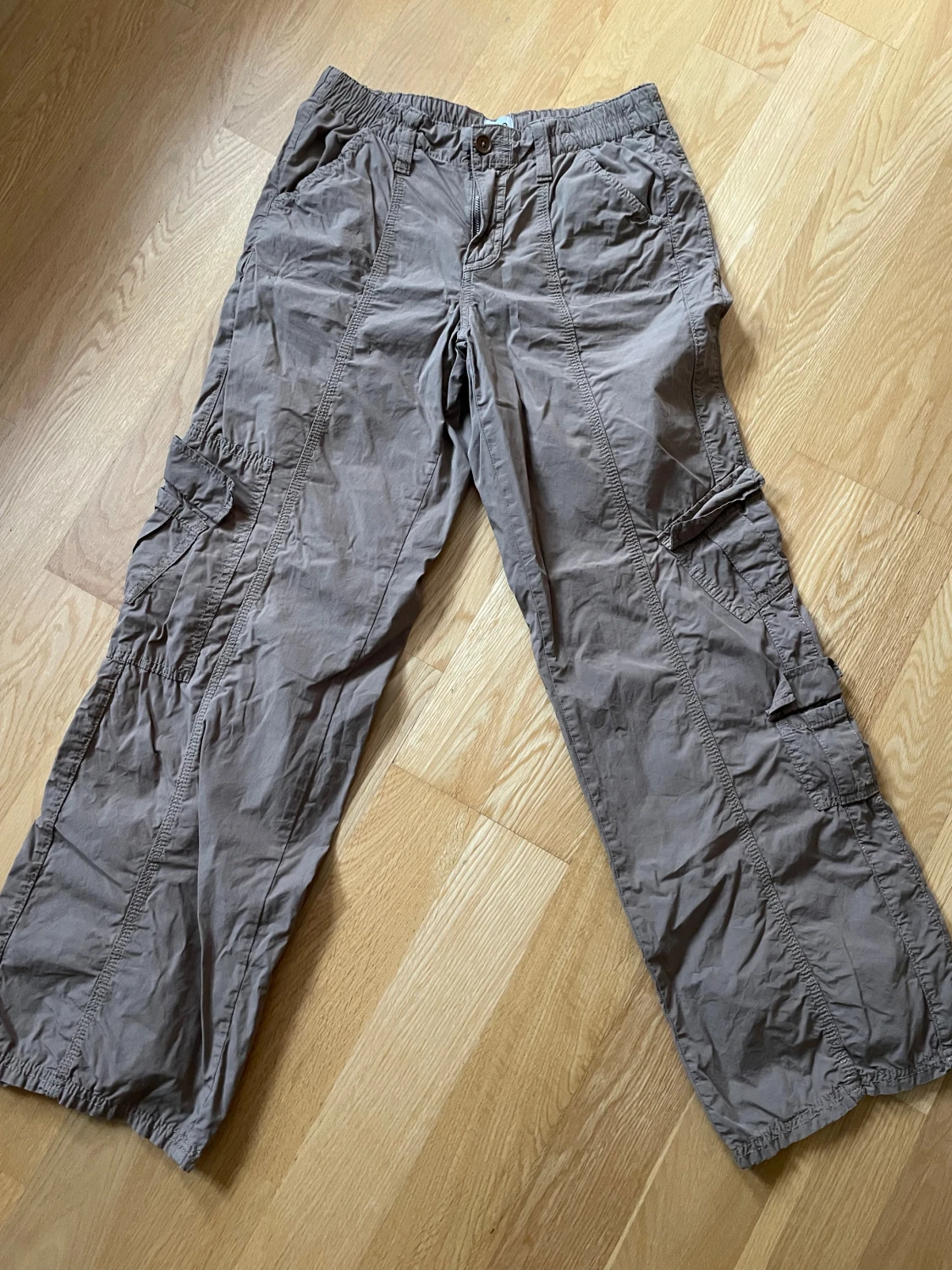 Y2K cargo pants från BDG