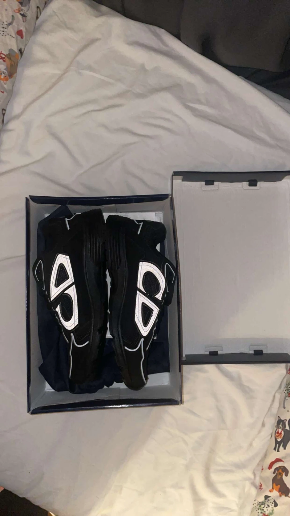 Svarta Dior sneakers med vit logga