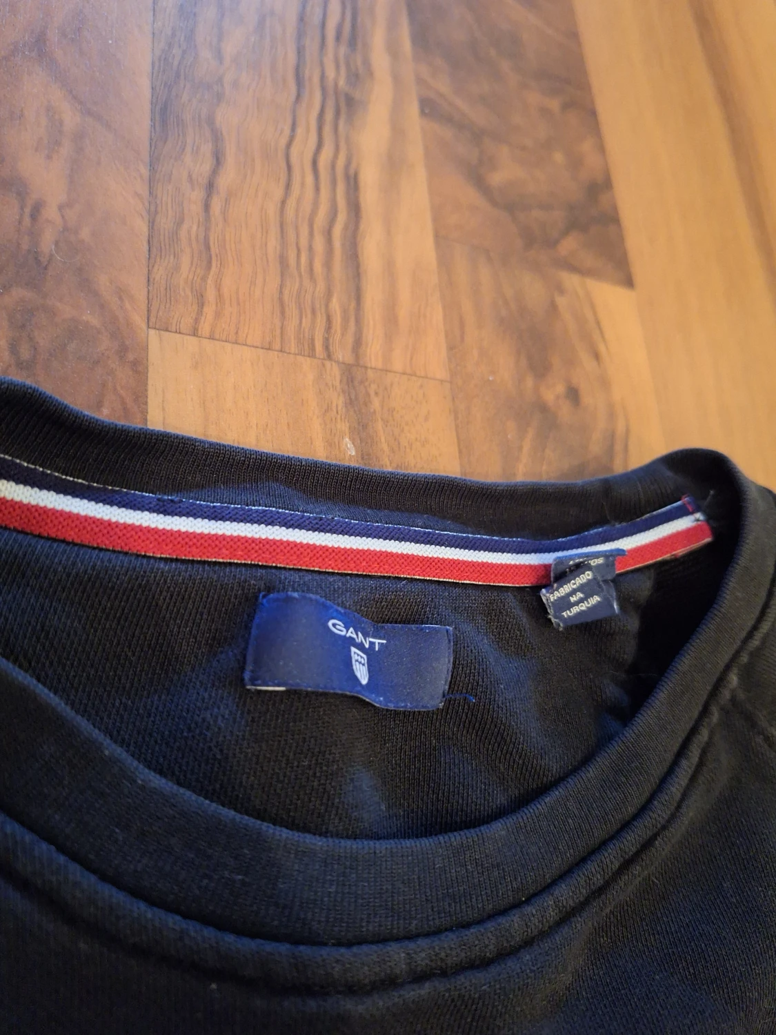 Svart sweatshirt från GANT med broderad logga - 2