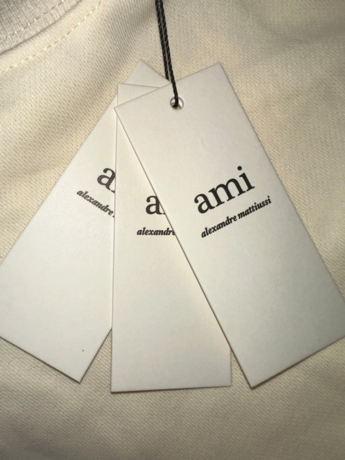 Beige sweatshirt från Ami med rött hjärta - 3