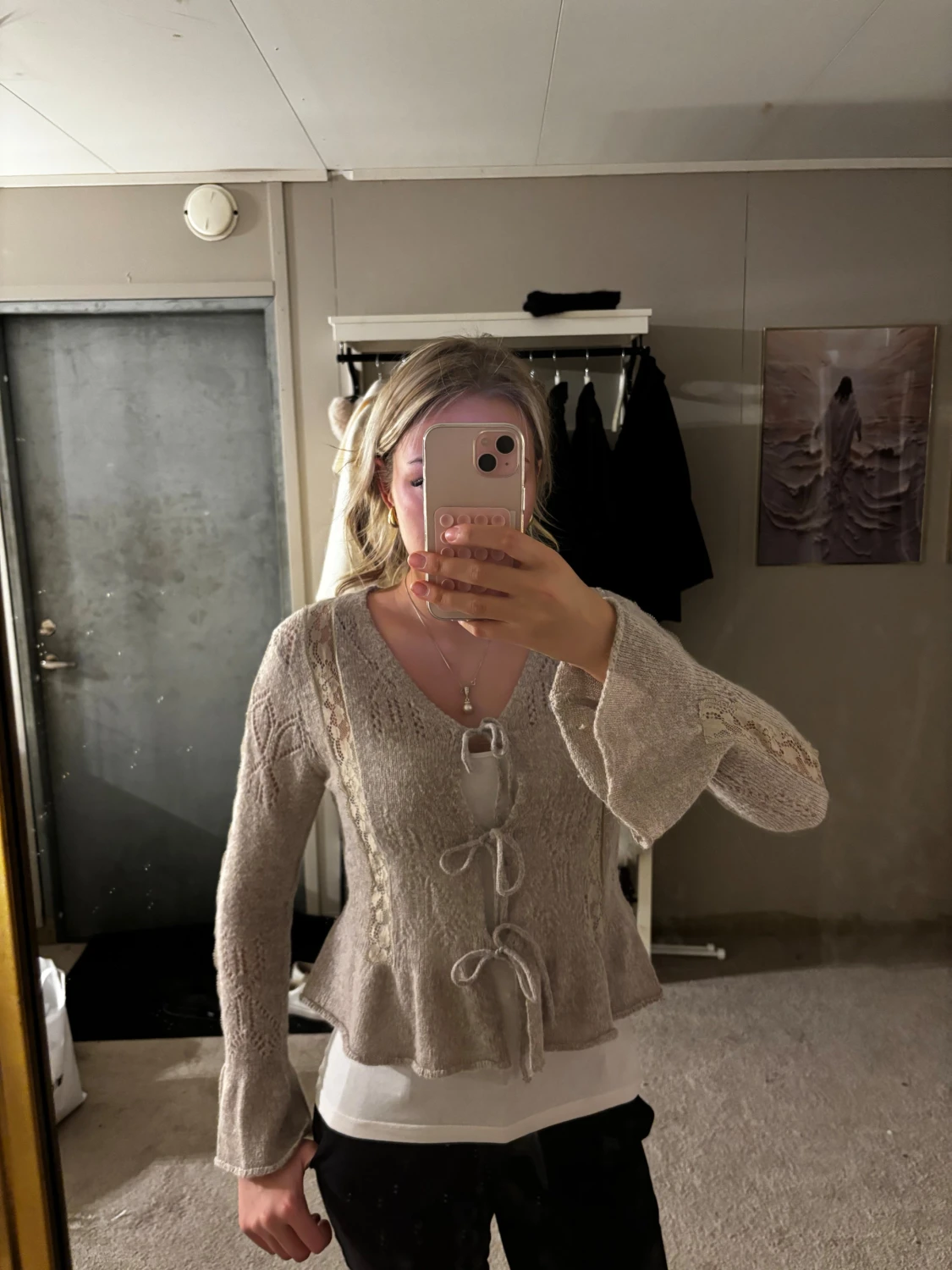 Beige stickad kofta med knyt