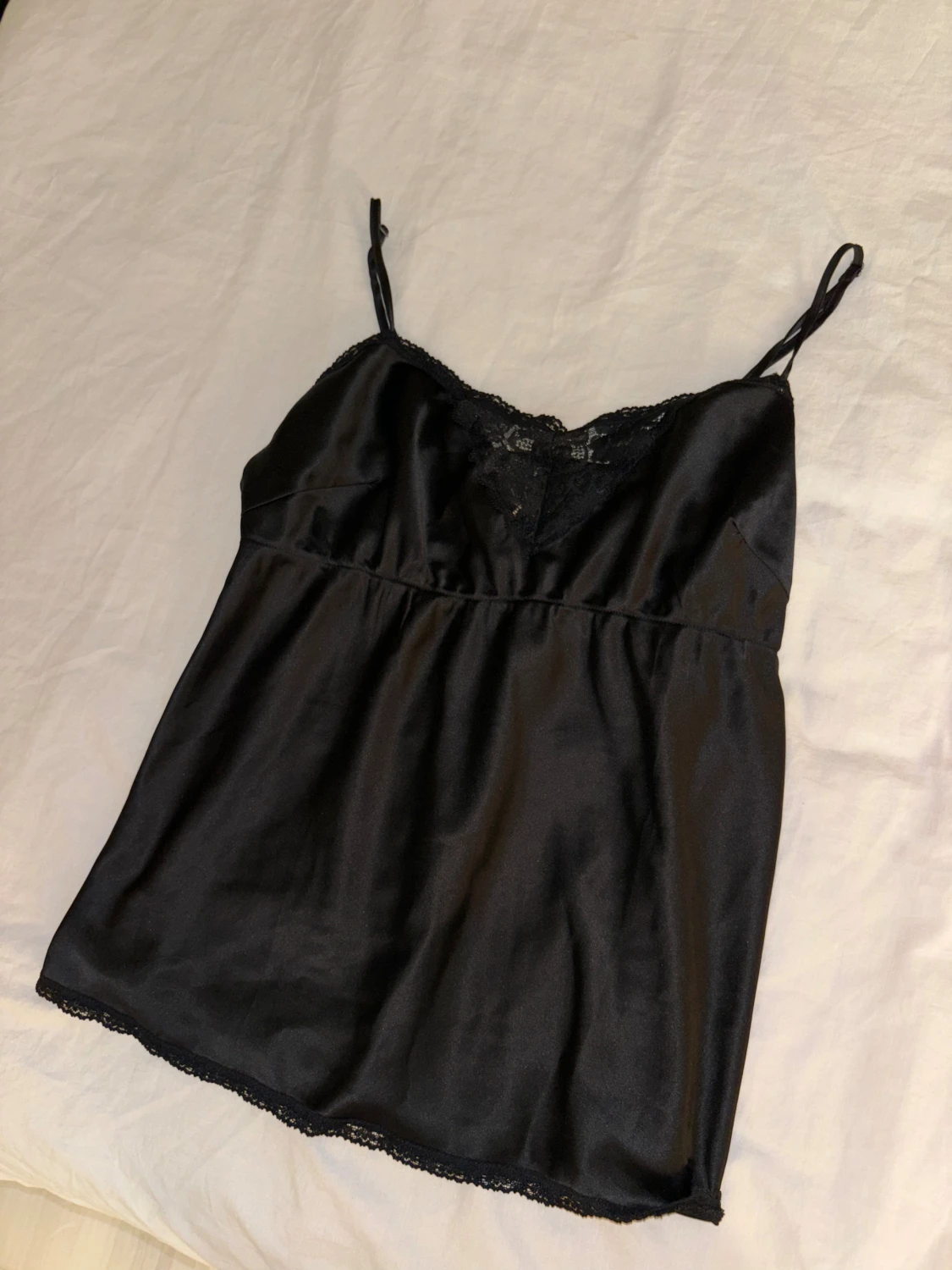 Svart satin linnetopp med spets - 1