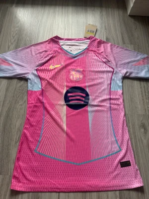 FC Barcelona 25/26 (Black Weekend Rabatt) - Barcelona 25/26, Storlek S,Nyskick