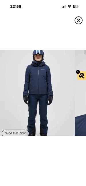  Peak Performance jacka  - Snygg mörkblå skidjacka från Peak Performance med huva och dragkedja framtill. Pris kan diskuteras🥰