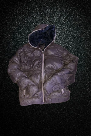 Puffer - Black puffer with some red detail on the zippers🥼  No flaws👍  Used♻️  Shipping inside 24h📬    Keywords :   #archivefashion  #opium #y2k #y2kstyle #y2klook #avantgarde #logo #basic #baggy #affliction #alternative #rap #streetwear #viral #vintage #vintagelove #vintagestyle #streetstyle #fashion #oversize #sell #reseller  hollister oldhollister vintagehollister vintageabercrombieandfitch vintageabercrombie&fitch hollisterbabydolltop babydolltop hollister babydoll babydolltop milkmaidtop babydollswea