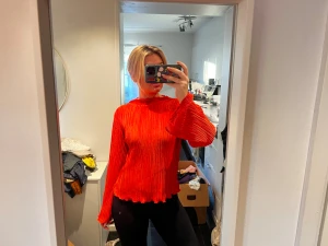 Orange röd topp - Topp från MQ