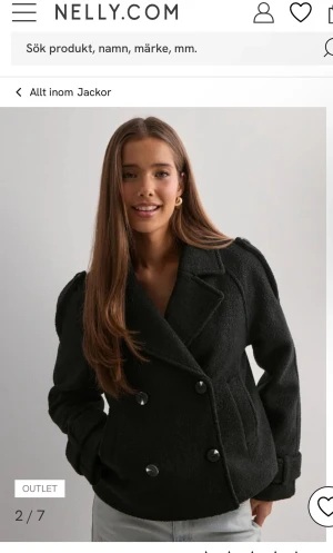 Svart teddyjacka/kappa från Nelly - Svart teddyjacka/kappa från Nelly, knappt använd och i jättefint skick. Perfekt till hösten🌸