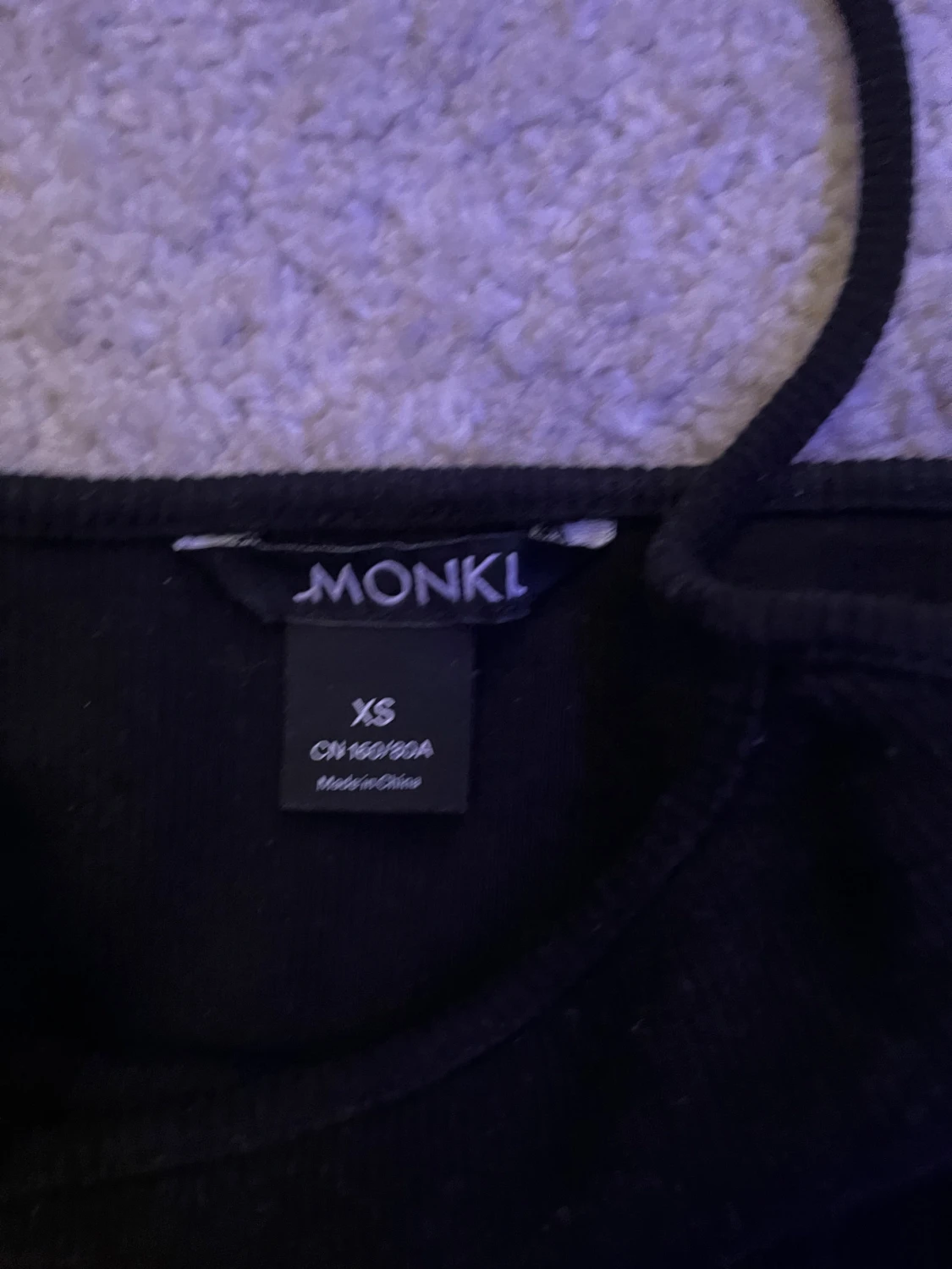 Svart linnetopp från Monki XS - 1