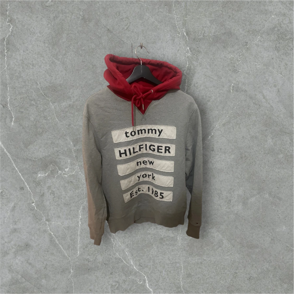 Grå och röd hoodie Tommy Hilfiger M