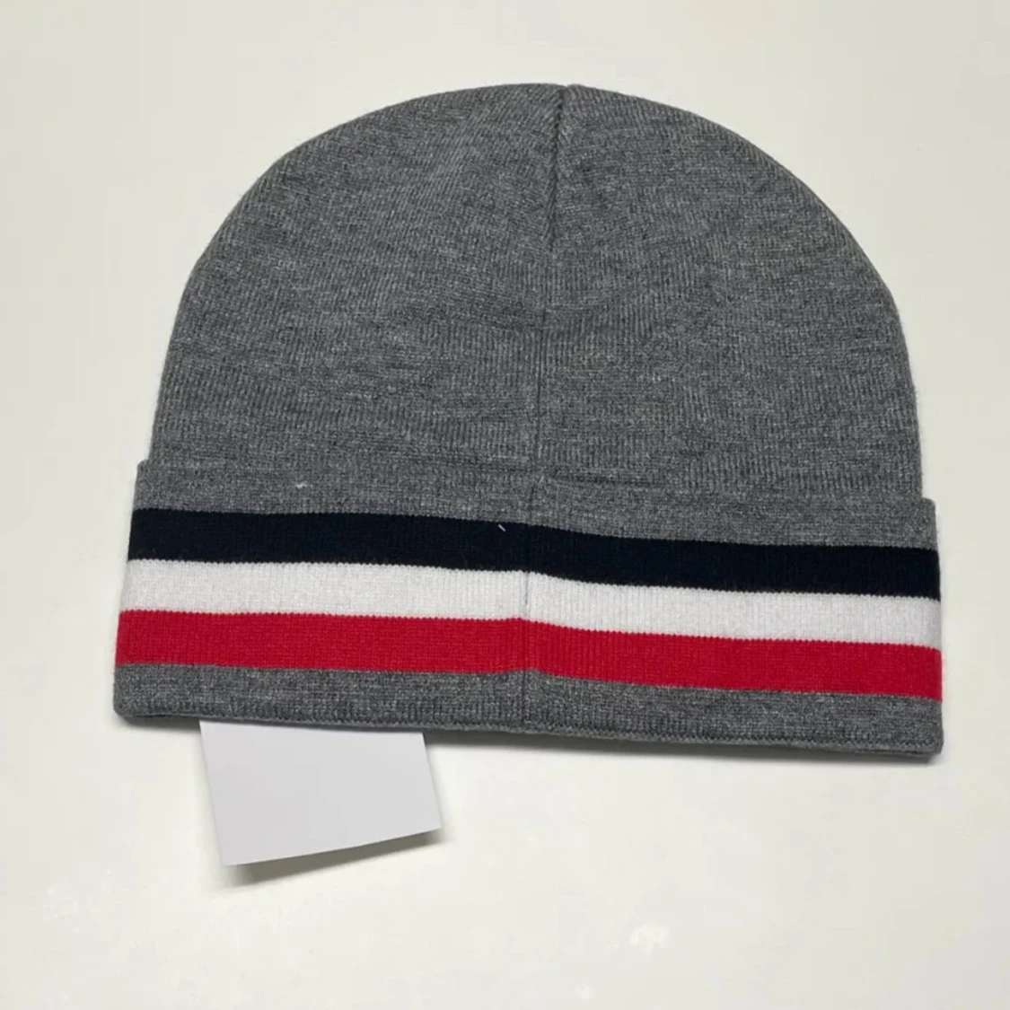 Grå Moncler mössa med ränder - 1