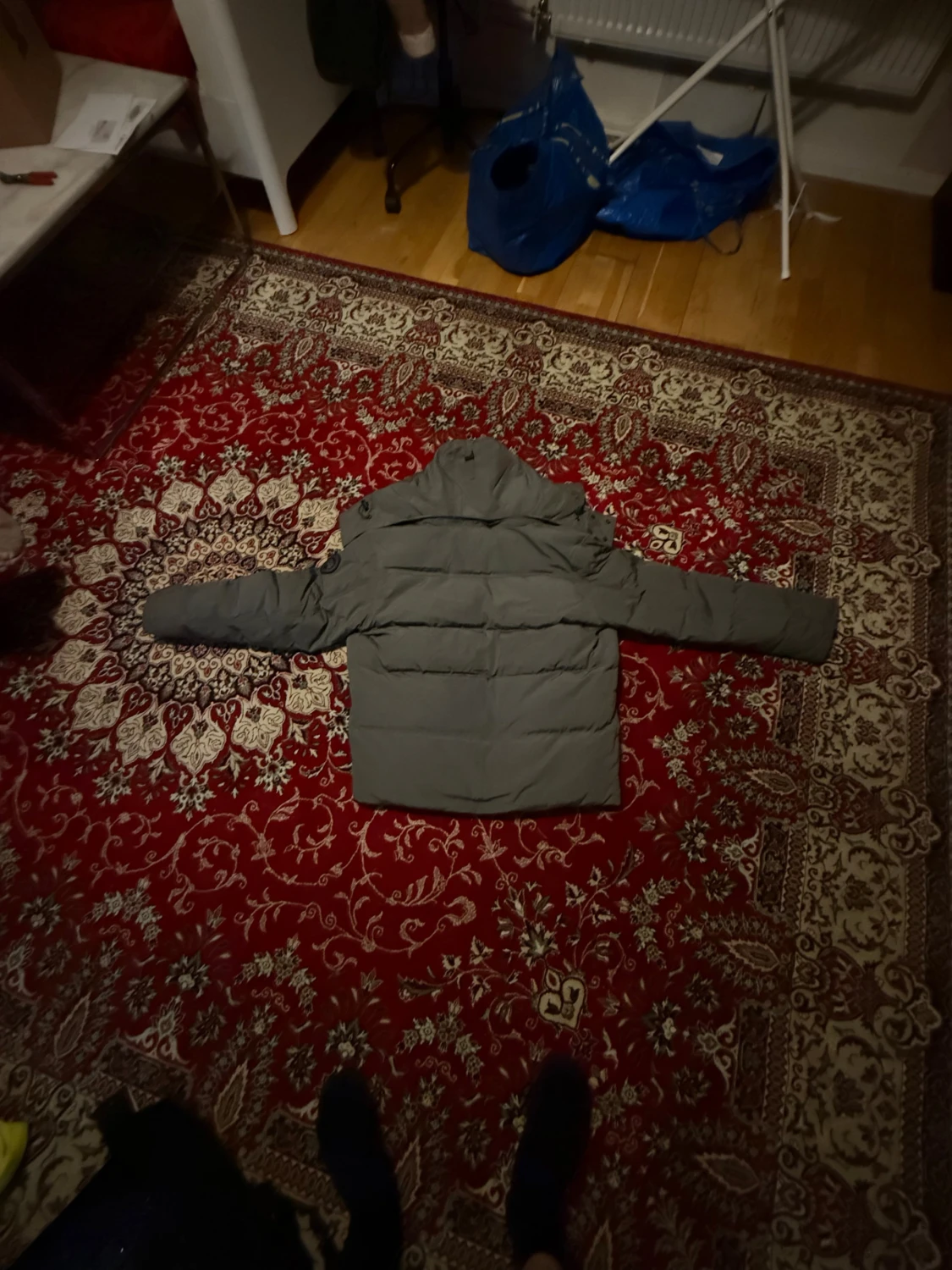 Grå pufferjacka från Canada Goose