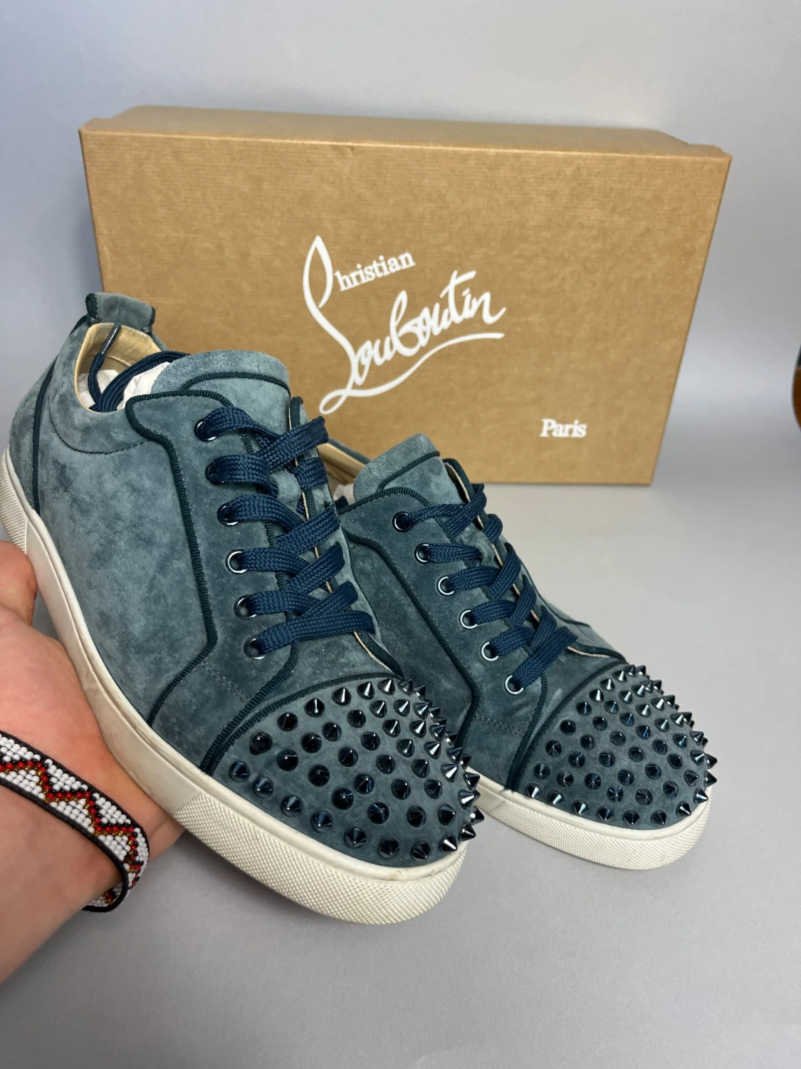Blå Christian Louboutin sneakers med nitar