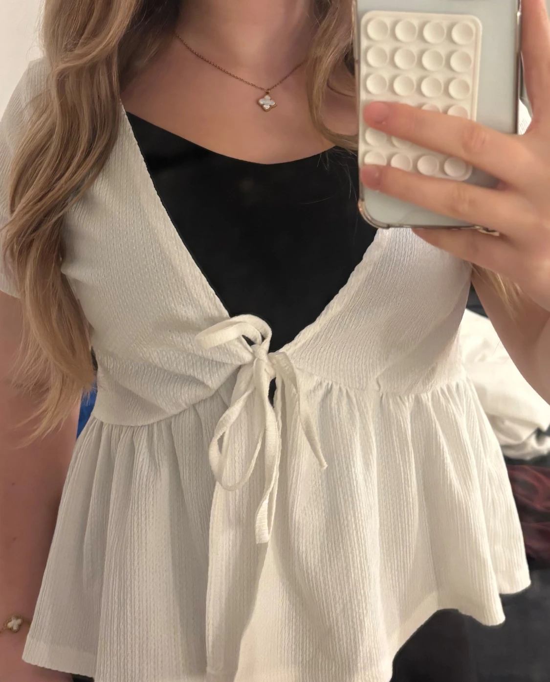 Vit omlott blus med knyt