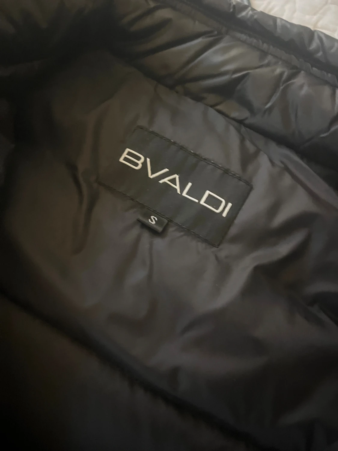 Svart Bvaldi väst - 3