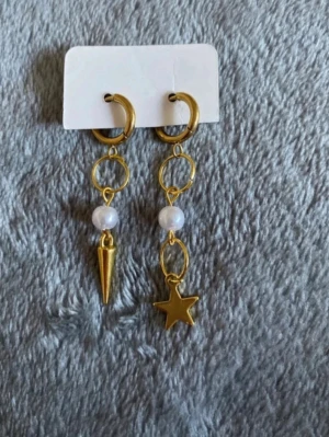 Guldiga örhängen  - Guldiga örhängen 