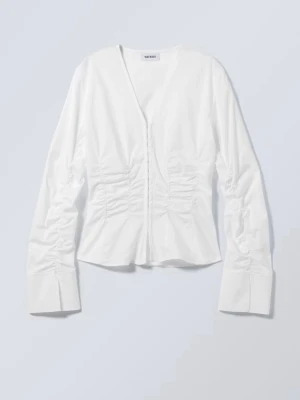 weekday skjorta - vit weekday skjorta som inte säljs längre, storlek 36 och använt en gång, inga fläckar eller smuts sitter skönt. 