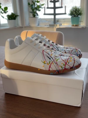 Maison Margiela gats - Säljer dessa sjukt coola maison margiela gats. Storlek 44. Helt nya. Priset e billigare av en anledning.!