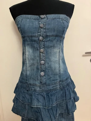 Jeansklänning i volang - Snyggaste jeansklänningen❤️  