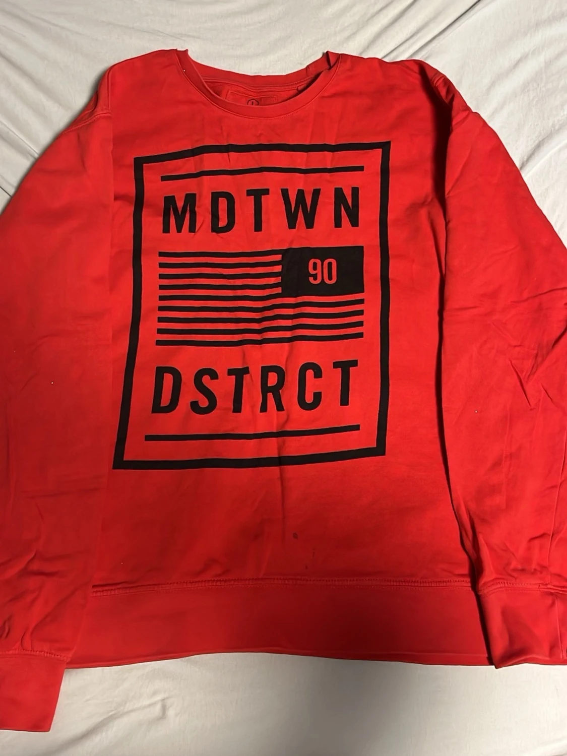 Röd sweatshirt från FSBN med tryck