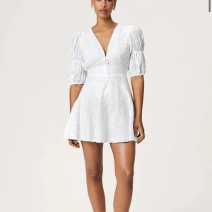 adoore klänning - Superfin klänning. 🩷jättebra skick utan defekter. Storlek 38 men skulle säga att den passar mer en 36a