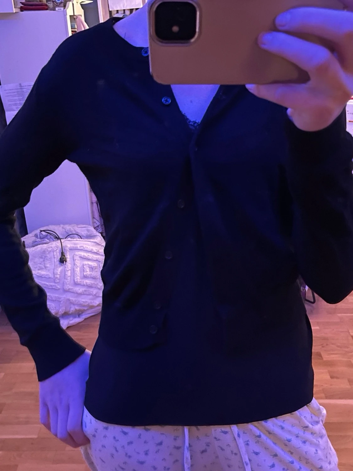 Svart kofta med knappar