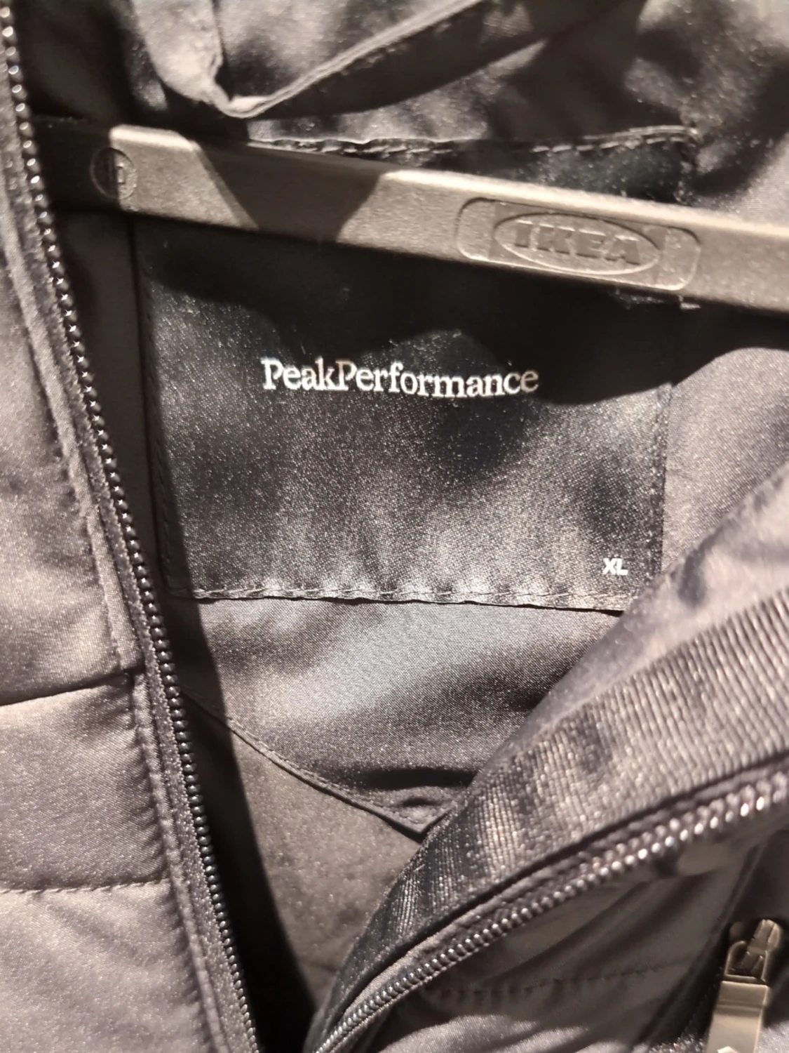 Svart Peak Performance pufferjacka XL - 3