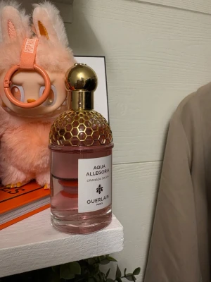Guerlain Paris - Guerlain Paris, 75 ml. Aldrig använd. Nypris 1500. Kan gå ner i pris vid snabb affär