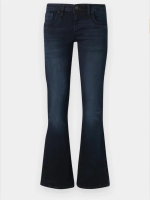 Mörkblå bootcut jeans från LTB - Säljer ett par mörkblå jeans från LTB, modell Valerie, de är i W27 L32. Jag har sprättat upp ner till på dem så de är någon cm längre. Älskar dessa jeansen så är osäker på om jag vill sälja, men buda gärna🤗