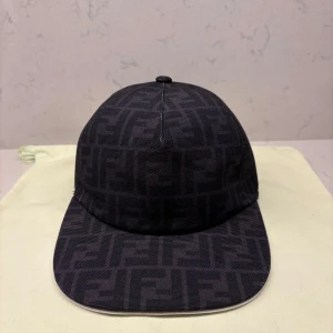 Fendi keps - Helt ny Fendi monogram keps 