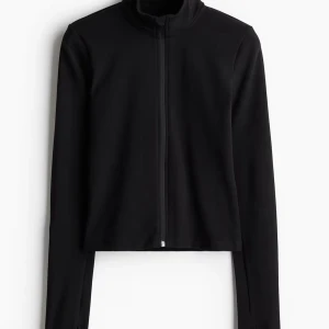  Träningsjacka med dragkedja  - Helt ny, använt den en gång bara. Jätte snygg men var för stor för mig.