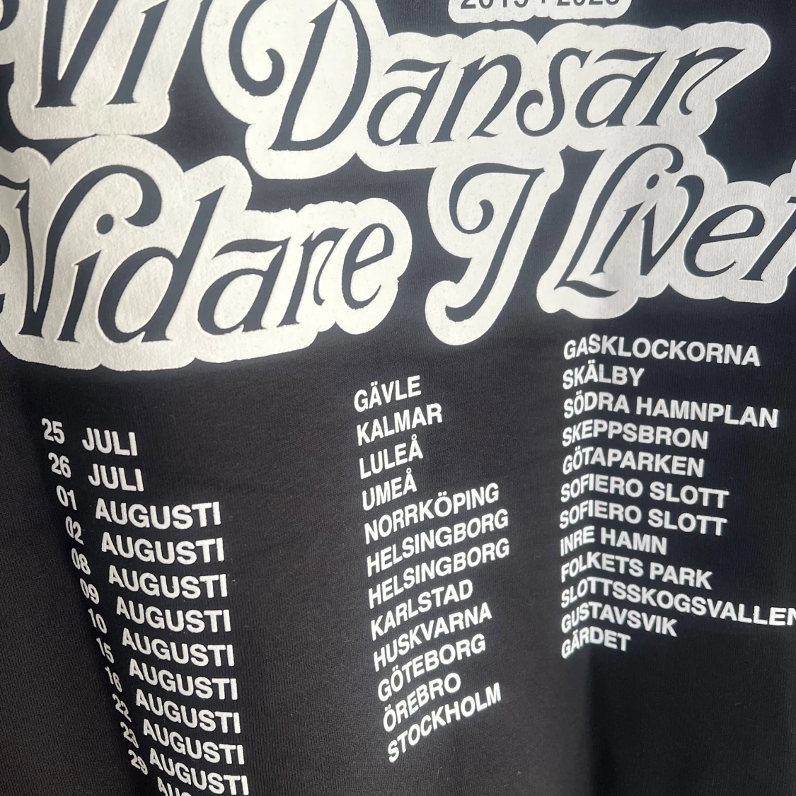 Svart Hov1 hoodie Vi Dansar Vidare - 2