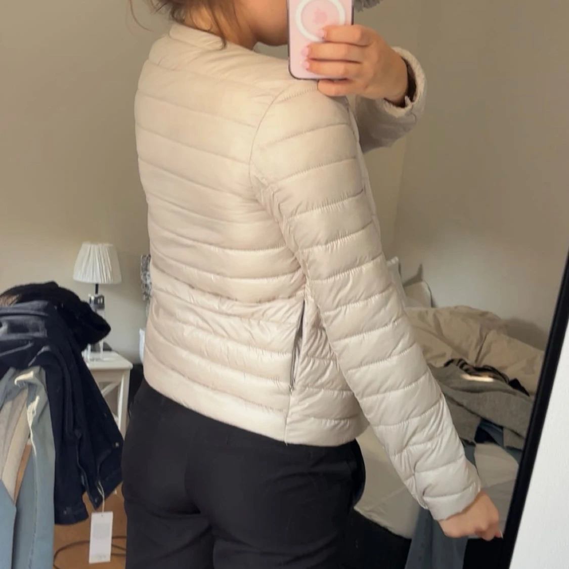 Beige quiltad pufferjacka - 1