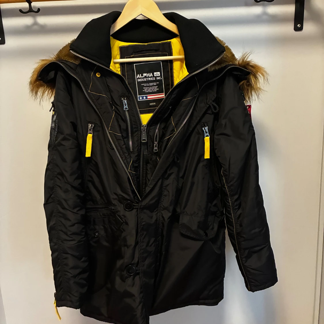 Svart parkajacka Alpha Industries M