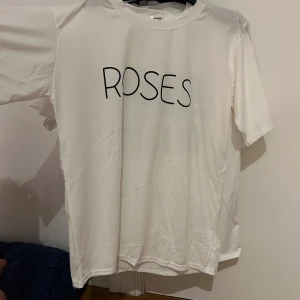 T-Shirt Med Tryck - ‼️OneSize‼️ ny med prislapp, köpt i Kambodja från Koreanskt märke.