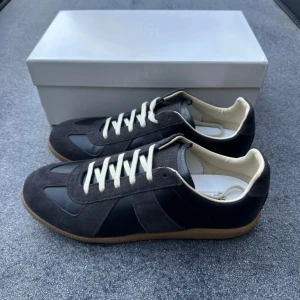 Maison margiela gats  - Ett par riktigt feta margielas i storlek 43, box och dustbags fås med, skickar samma dag!