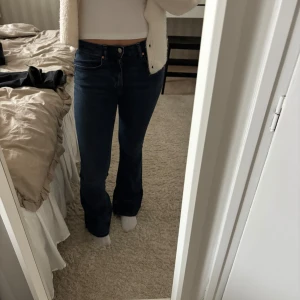Gina tricot jeans - Jeans från Gina tricot i storlek 36, använda ett fåtal gånger💞