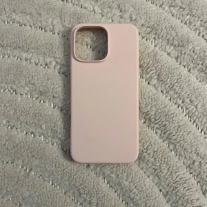 iPhone 16 Pro Max silikon skal - Säljer då den inte kommer till användning.