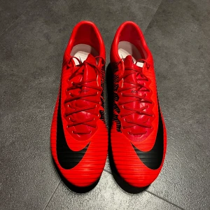 Nike mercurial vapor XI - Storlek 44,5 - SG dobbar