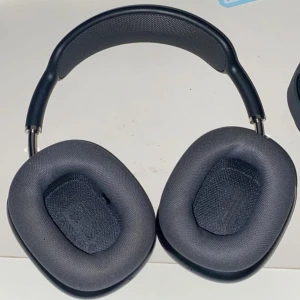 Airpods Max  - Helt nya Airpods Max. Bara använda ett fåtal gånger. Kvitto finns, Skriv vid flera funderingar.