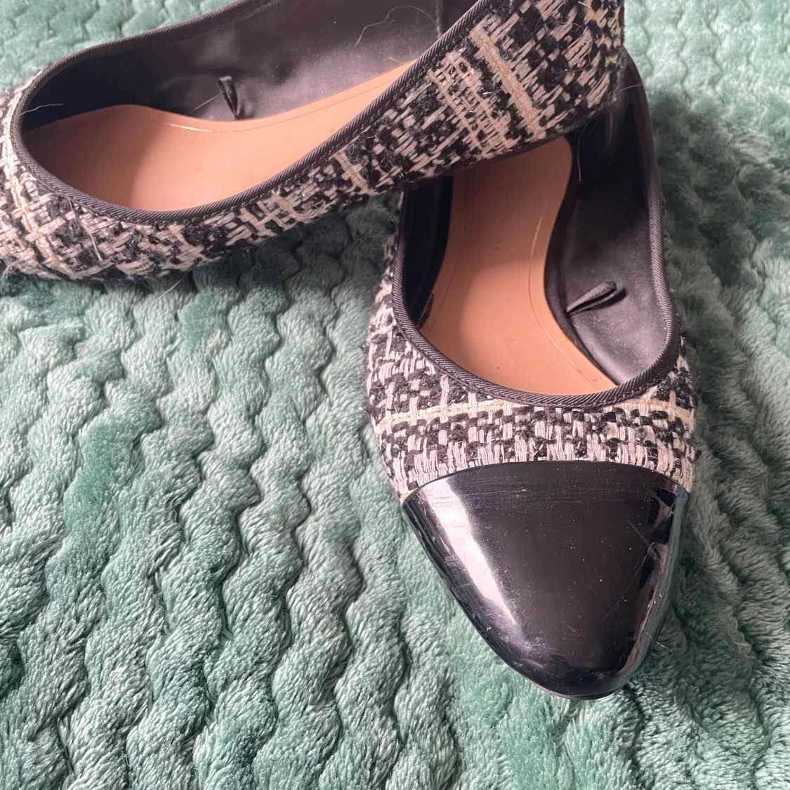 Svarta ballerinaskor med mönster - 1