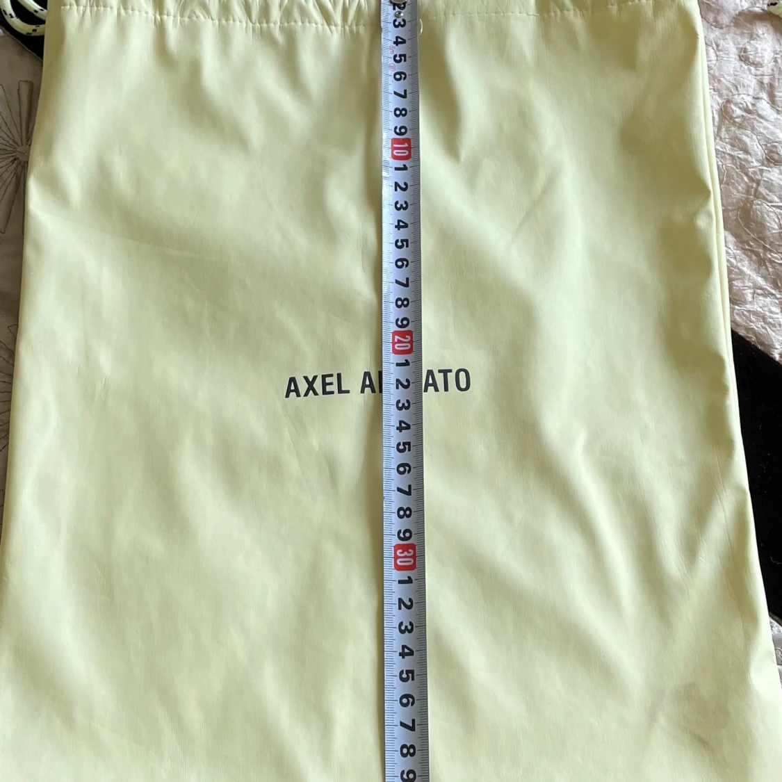 Gul dustbag från Axel Arigato - 1