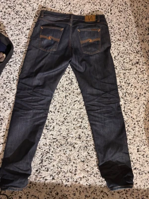 Nudie dry selvedge - Säljer dessa feta dry selvedge från Nudie i modellen Steady Eddie II. Inga defekter eller hål. Nypris 2500kr. Skriv vid funderingar