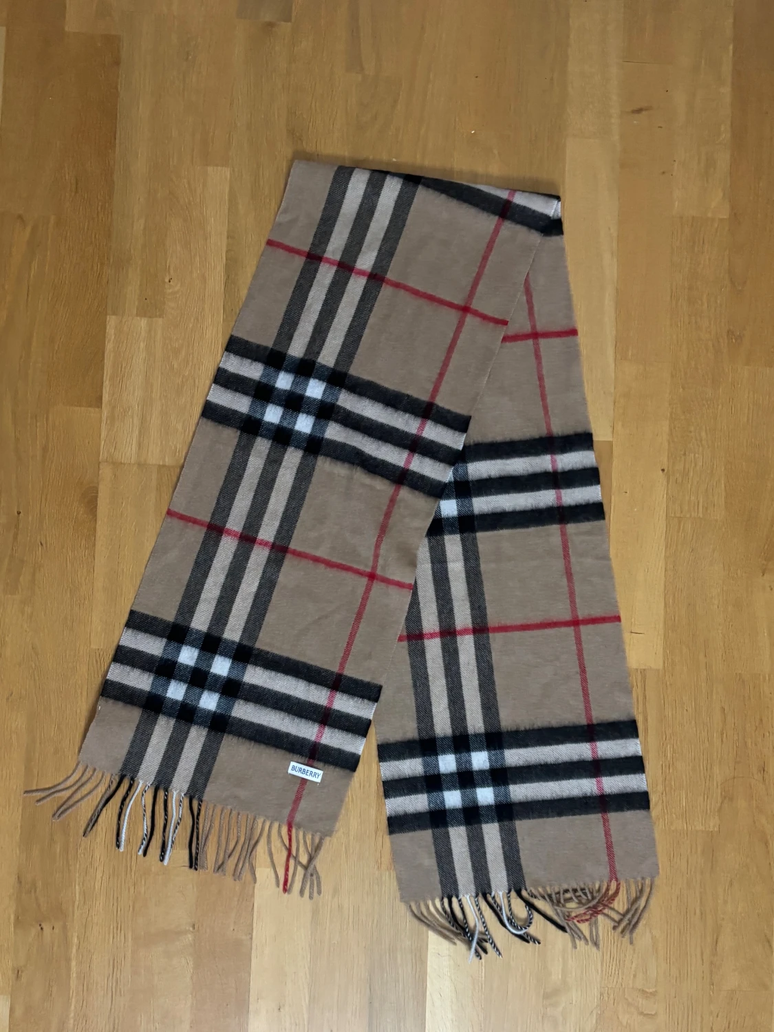 Rutig beige halsduk från Burberry